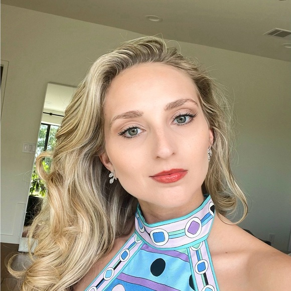 Meet your Posher, Haley - Picture 1 of 1